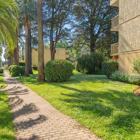 Spacious Apartment At A 5 Min Walk From The Beach 昂蒂布 外观 照片