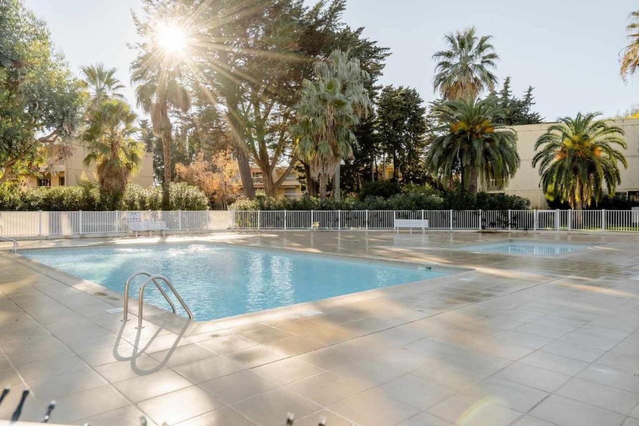 Spacious Apartment At A 5 Min Walk From The Beach 昂蒂布 外观 照片