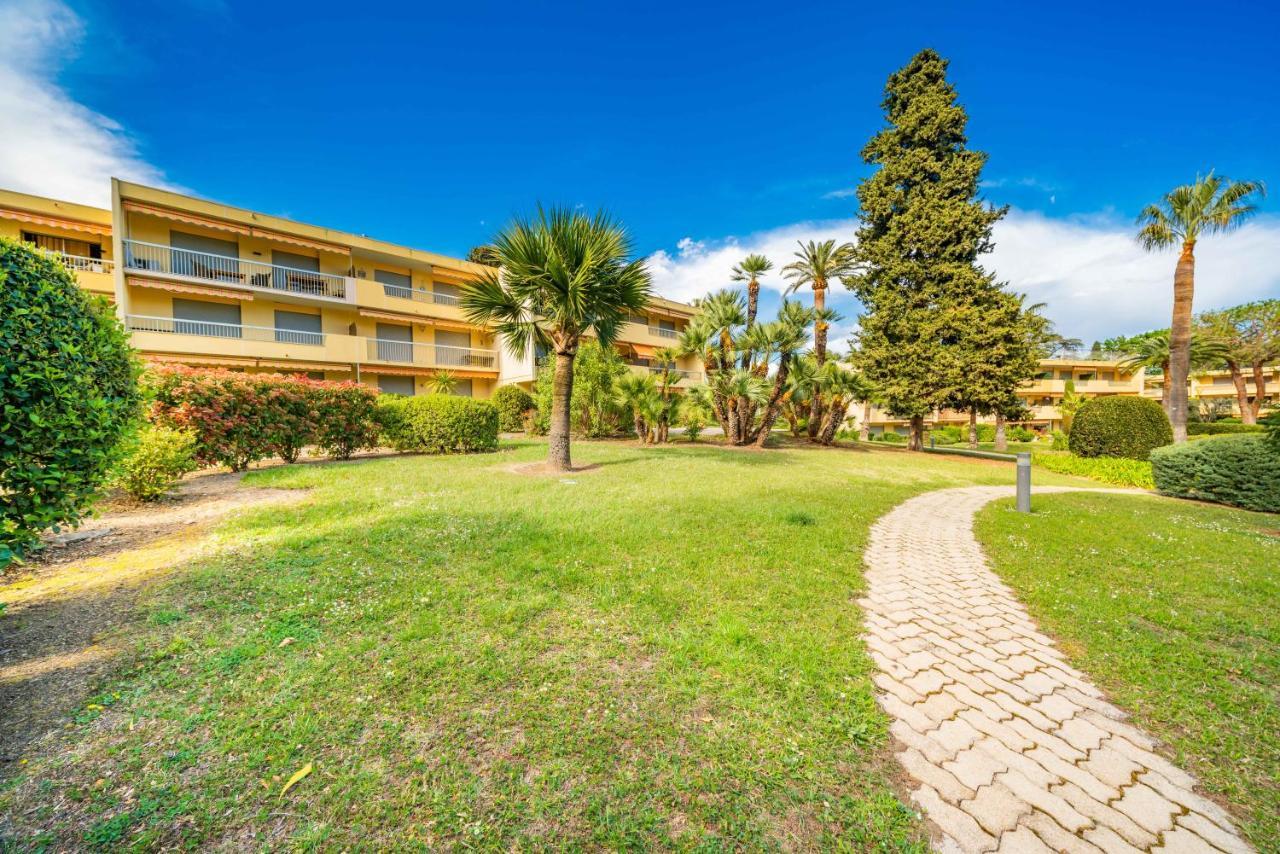 Spacious Apartment At A 5 Min Walk From The Beach 昂蒂布 外观 照片