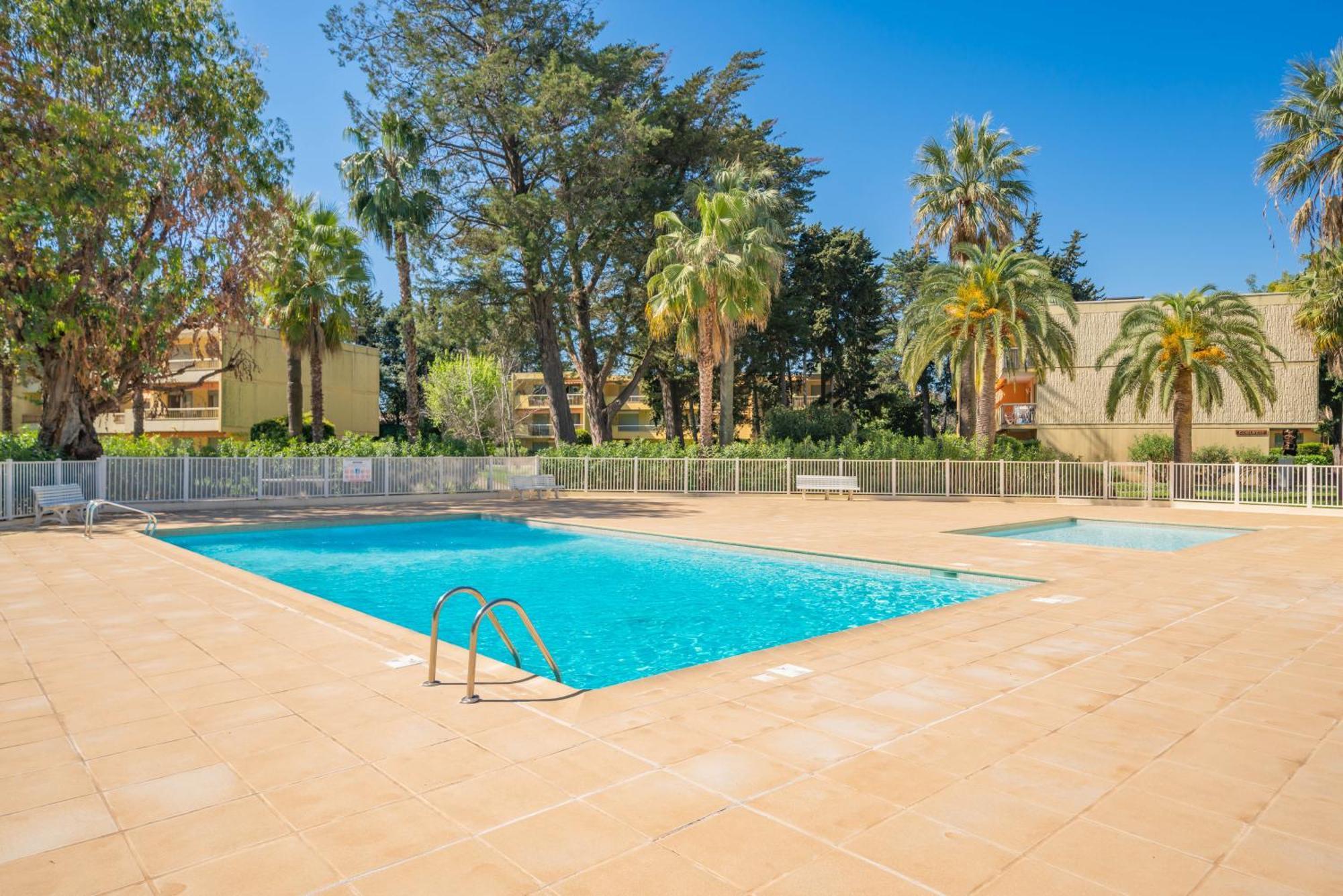 Spacious Apartment At A 5 Min Walk From The Beach 昂蒂布 外观 照片
