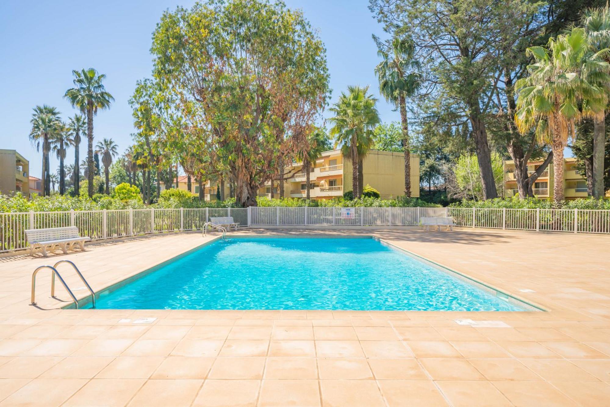Spacious Apartment At A 5 Min Walk From The Beach 昂蒂布 外观 照片